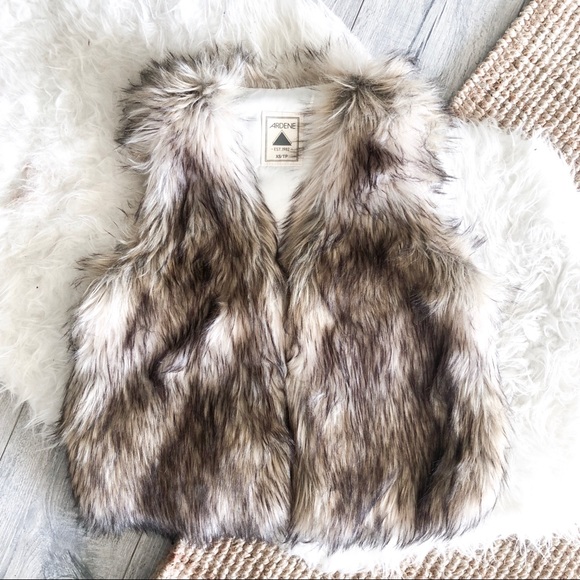 Jackets & Blazers - Faux Fur vest